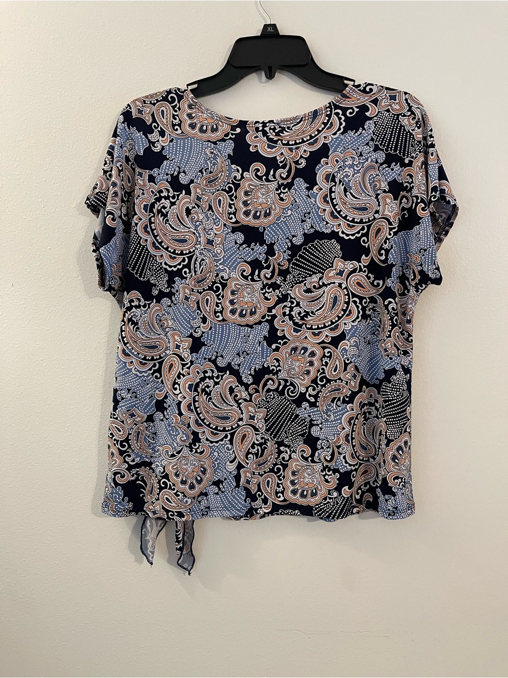 Women’s Navy Paisley Tie-Hem Short Sleeve Top - Picture 2 of 5
